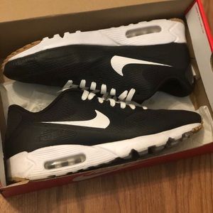 Air Max 90 Ultra Essential
Size 12.5